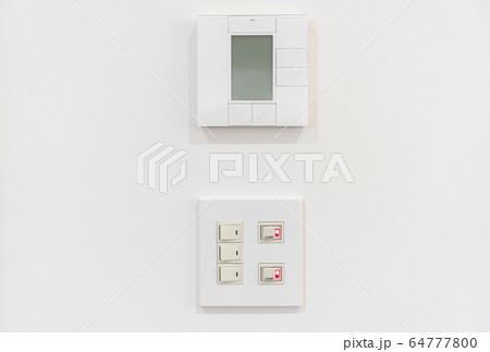 エアコンのスイッチ 照明の壁スイッチの写真素材 [64777800] - PIXTA