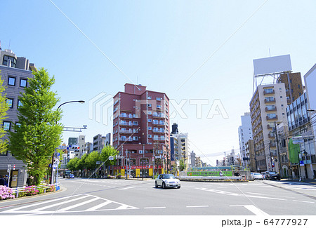 青梅街道と環八通りが交差する四面道交差点(東京都杉並区) 青梅街道と環八通りが交差する四面道交差点(東京都杉並区) 64777927