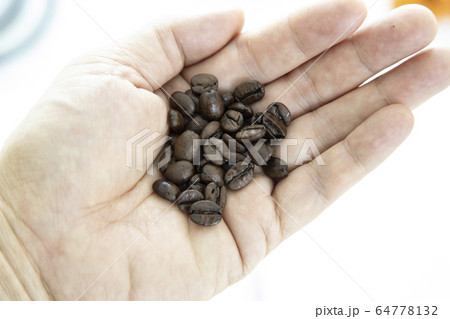 コーヒー 豆 手 64778132