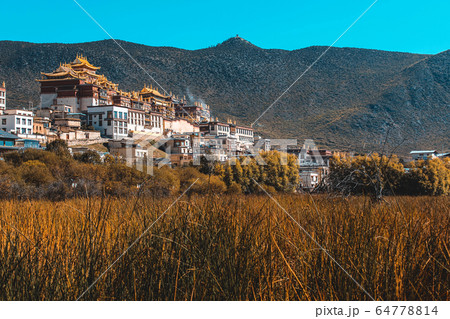 Songzanlin Temple also known as the Ganden ( Songzanlin Temple also known as the Ganden ( 64778814