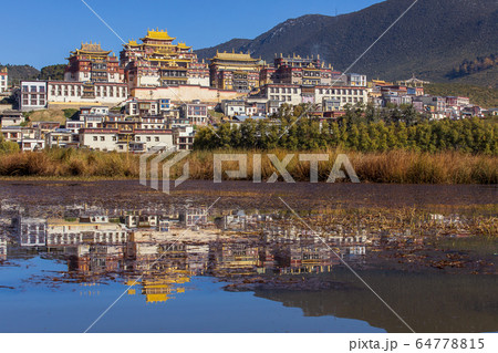 Songzanlin Temple also known as the Ganden ( Songzanlin Temple also known as the Ganden ( 64778815
