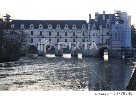 フランス、ロワール地方、シュノンソー城、ディアーヌのアーチ橋、 64779246