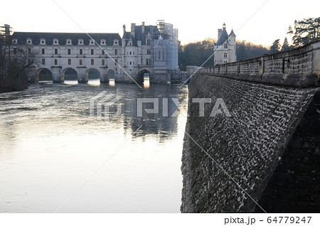 フランス、ロワール地方、シュノンソー城、ディアーヌのアーチ橋、 64779247