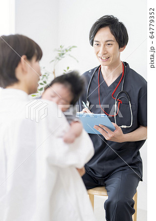 生後三ヶ月小児科診察イメージ 生後三ヶ月小児科診察イメージ 64779352