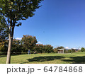 休日の親子 64784868