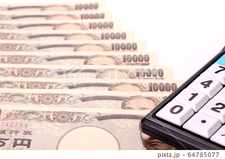 1万円札と計算機 1万円札と計算機 64785077