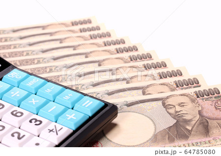 1万円札と計算機 64785080