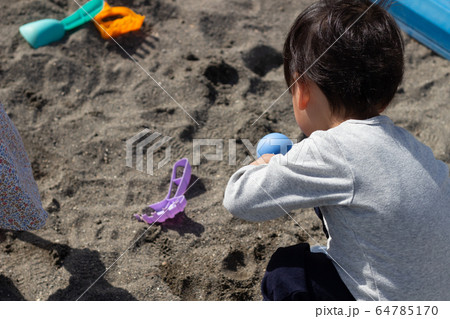 子供 砂場 遊ぶ 子供 砂場 遊ぶ 64785170