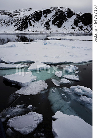 北極海の氷 北極海の氷 64787167
