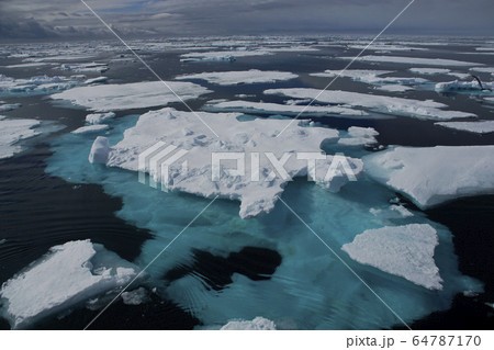 北極海の氷 北極海の氷 64787170