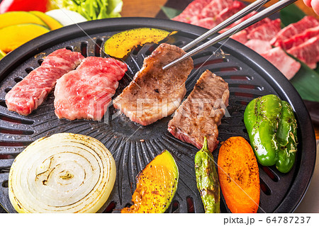 和牛で焼肉　Japanese style luxury grilled beef 64787237
