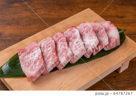 和牛で焼肉　Japanese style luxury grilled beef 64787267