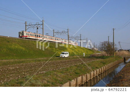 栗橋付近の用水路と東武日光線6050系 64792221