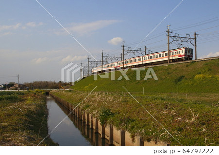 栗橋付近の用水路と東武日光線6050系 64792222