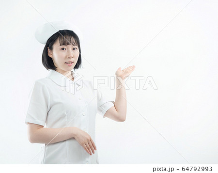 【白バック】案内する看護師(ナース)【腰上】 【白バック】案内する看護師(ナース)【腰上】 64792993