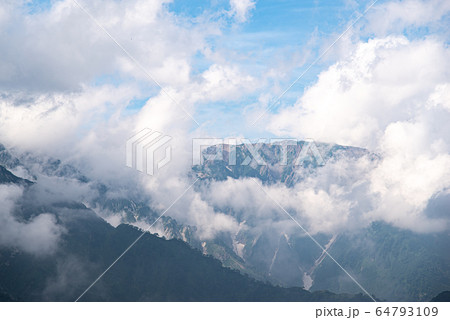 雲の向こうの白馬三山 雲の向こうの白馬三山 64793109