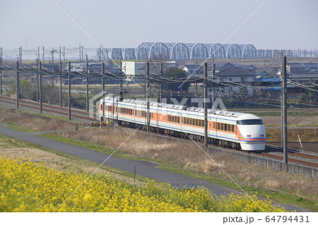 東武特急スペーシア（サニーコーラルオレンジ編成） 64794431