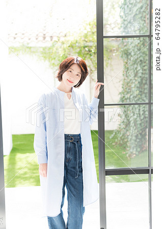 女性 ポートレート 女性 ポートレート 64795282