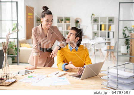 Discussing statistics with colleague 64797697