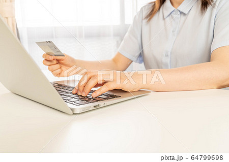 女性 ライフスタイル ネットショッピング 女性 ライフスタイル ネットショッピング 64799698