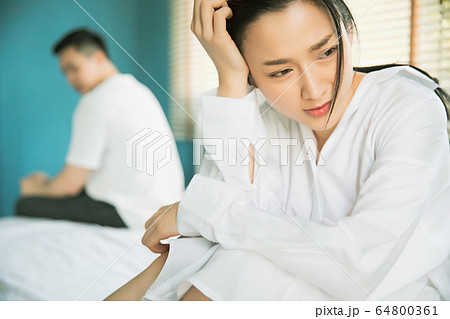 夫婦 カップル 家族 喧嘩 言い争い 家庭 トラブル 人物 素材 夫婦 カップル 家族 喧嘩 言い争い 家庭 トラブル 人物 素材 64800361