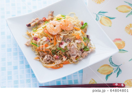 焼きそば　海鮮　塩味 64804801