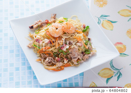 焼きそば　海鮮　塩味 64804802