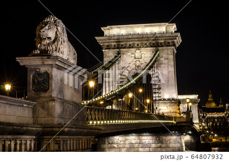 The Chain Bridge in Budapest in the evening. Sightseeing in Hungary 64807932