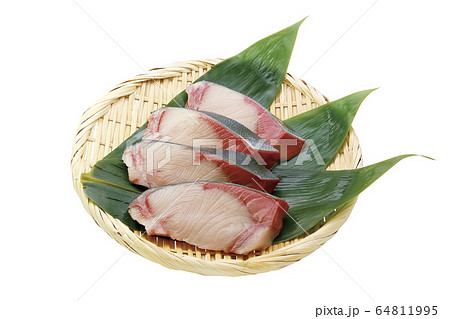 ブリ切り身_養殖_11(切抜きパス付) ブリ切り身_養殖_11(切抜きパス付) 64811995