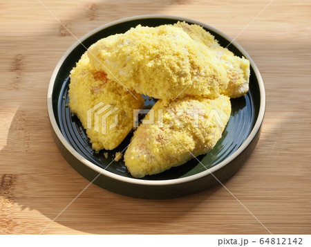 黄色 イエロー クリーム 64812142