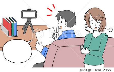 ユーチューバーに憧れる子どもと呆れる母親のイラストのイラスト素材