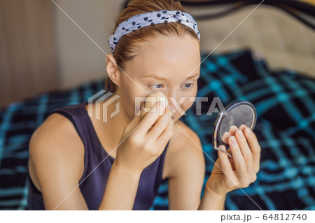 Smiling happy brunette woman doing makeup in bed at the morning Smiling happy brunette woman doing makeup in bed at the morning 64812740