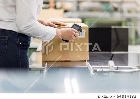 工場　倉庫　物流 64814132