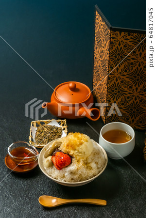 和風かき氷　japanese type of epidemic shaved ice 64817045