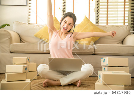 若い 女性 オンライン ビジネス 個人事業 頑張る 人物 素材 若い 女性 オンライン ビジネス 個人事業 頑張る 人物 素材 64817986