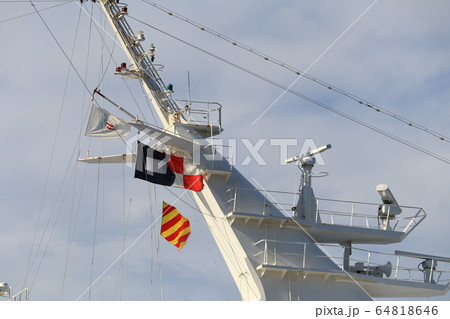 横浜港大型客船のマスト 横浜港大型客船のマスト 64818646