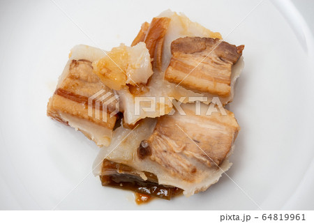 冷めた豚の角煮　脂の塊　ダイエットイメージ 64819961