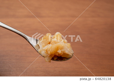 脂の塊 煮込んだ豚肉から出たもの ダイエットイメージ 脂の塊 煮込んだ豚肉から出たもの ダイエットイメージ 64820138