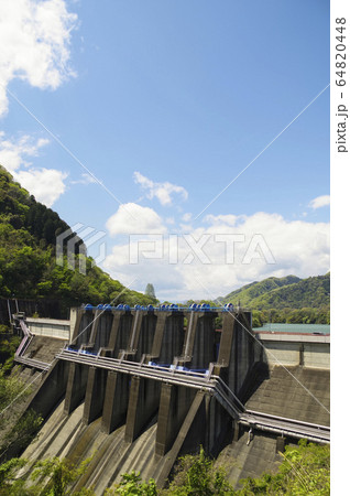 新緑の津久井湖と城山ダム 新緑の津久井湖と城山ダム 64820448