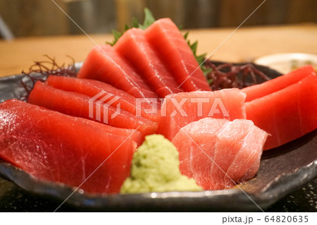 マグロ刺身 64820635
