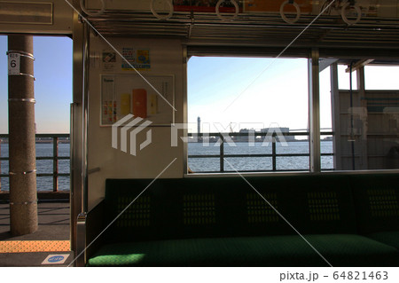 鶴見線 海芝浦駅の車窓から 64821463