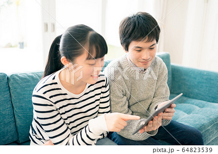 男女　10代 64823539