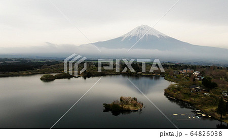 田貫湖と富士山の空撮 64826038