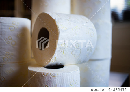 COVID-19 panick buying toilet paper 64826435