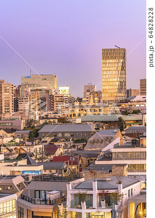 若者向けのファッションの発信地である裏原宿と青山地区の六本木ヒルズ Tod S表参道ビルとaoビルの写真素材 6428