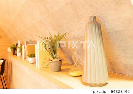 インテリアのカット 64828446