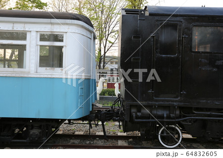 列車 客車 機関車 64832605