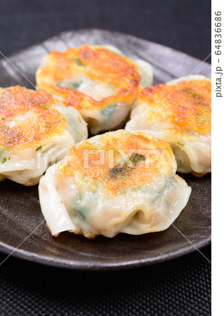 おいしいニラ饅頭 おいしいニラ饅頭 64836686