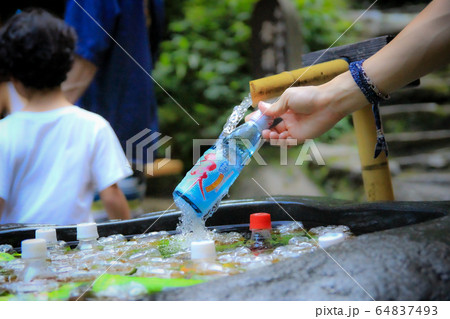 夏に美味しいラムネ 64837493