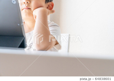 子供　男の子　依存　動画 64838601